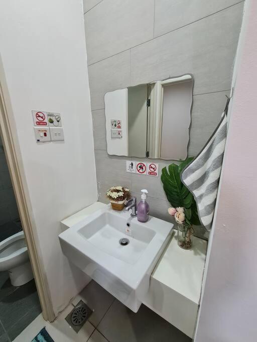 V' Bros Deloft 2 Emporium Apartment Kuching