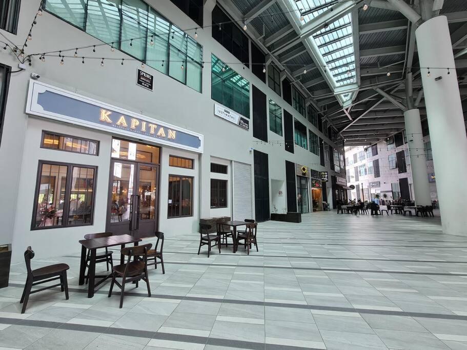V' Bros Deloft 2 Emporium * Kuching